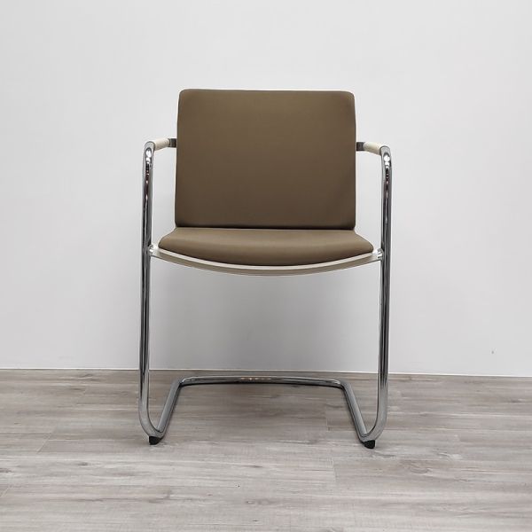 WILKHAHN luge empilable Brun