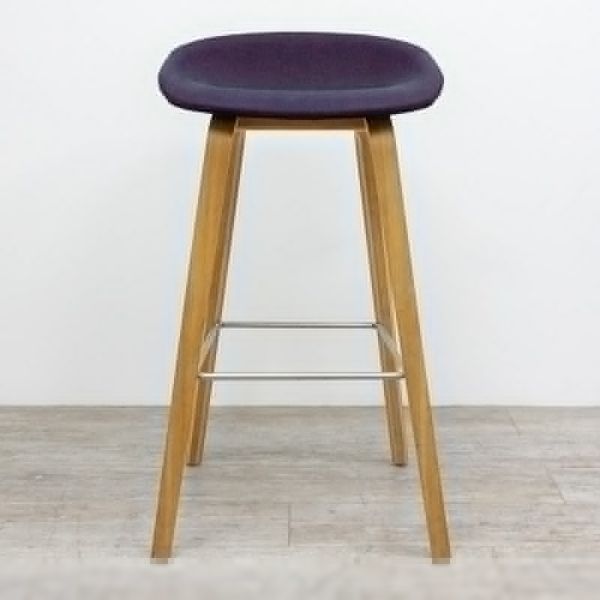 Hay About a stool Violet