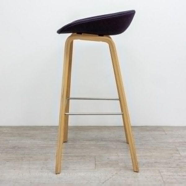 Hay About a stool Violet