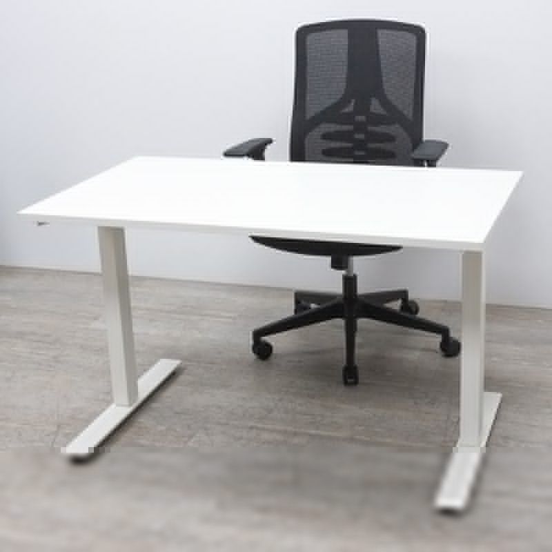 Bureau IKEA réglable en hauteur