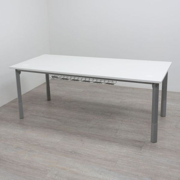 Bureau Kinnarps L180 Blanc / Gris