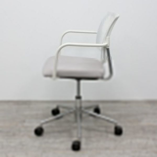 Chaise Sesta Q-44 Blanc et Beige