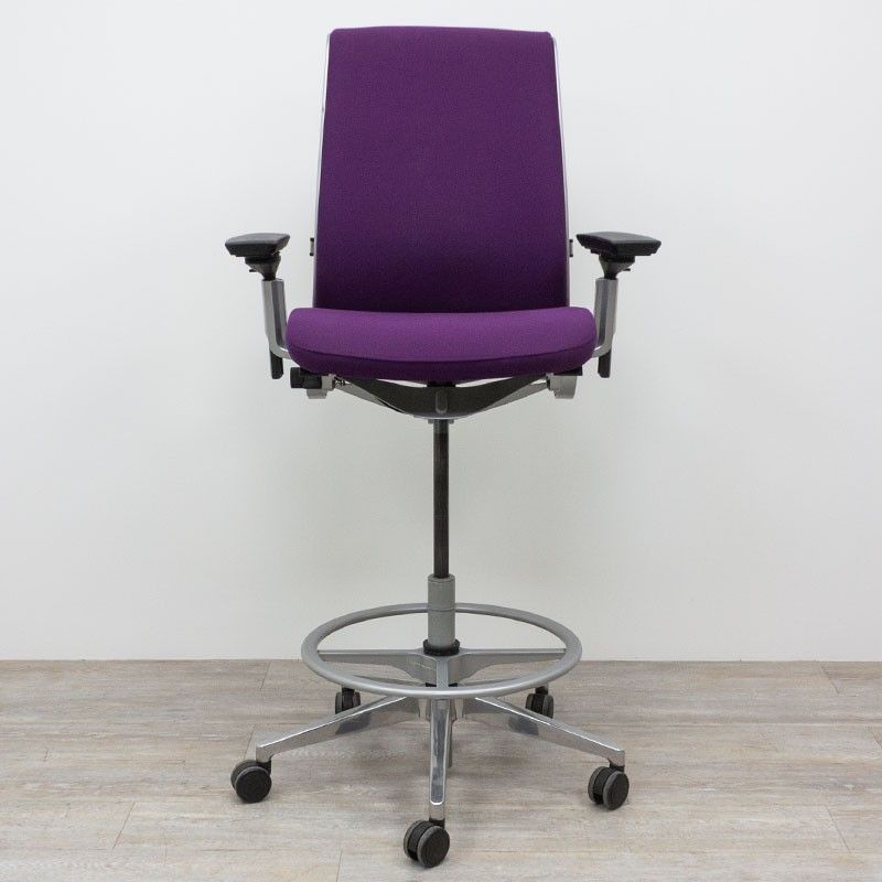 Steelcase Think 4D Violet